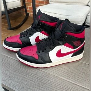 Nike Women's Sneakers - Black and Red